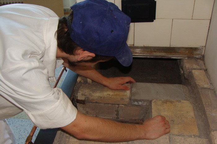 Kamnář konstruktér individuálně stavěných topidel - Škola Jarov